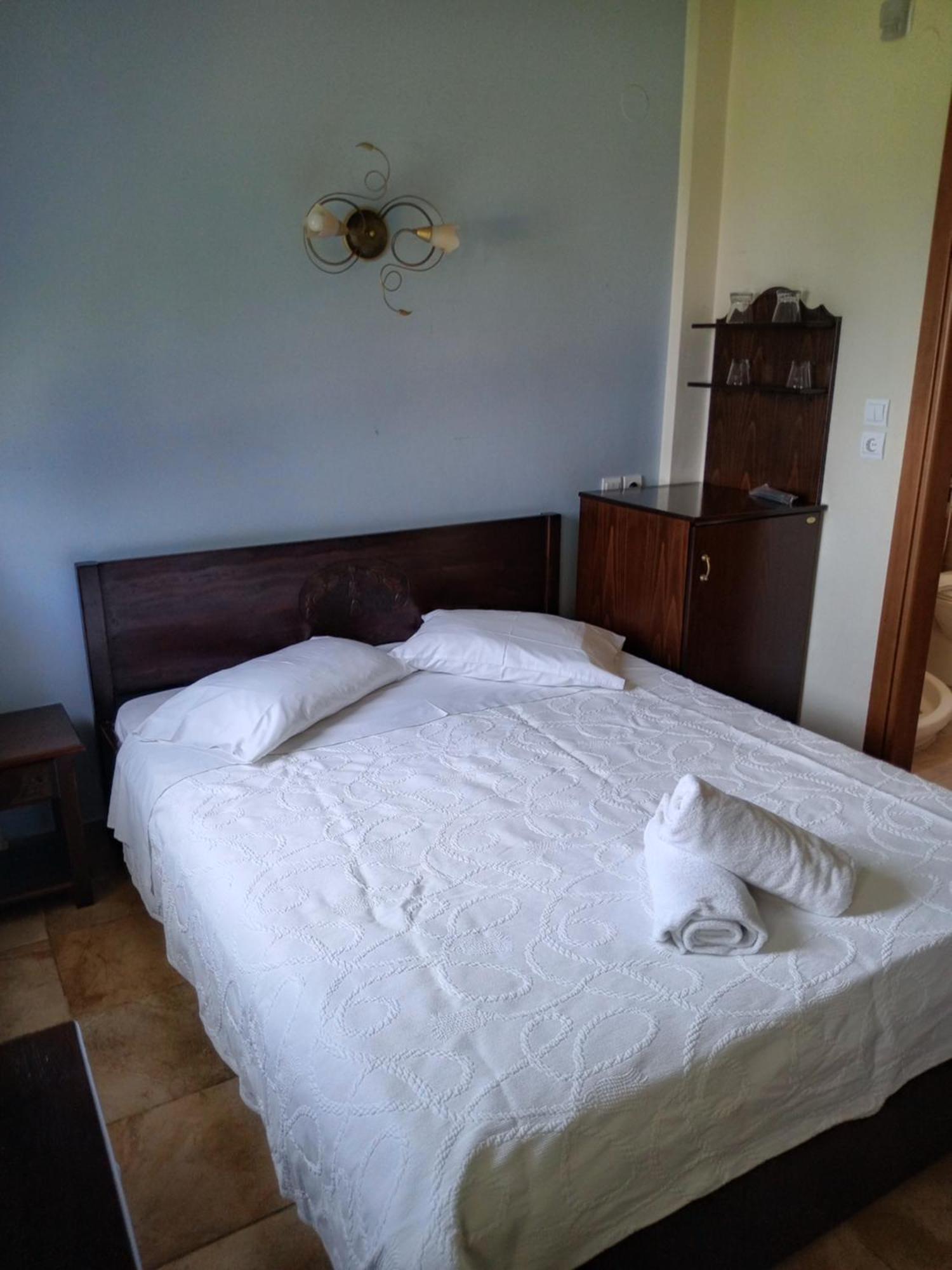 Hotel Erotas เอยอส ดิมิตริออส ภายนอก รูปภาพ